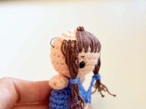 mini muñeca amigurumi